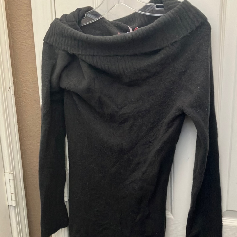 FINAL MARKDOWN Derek heart sweater large